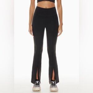 Aritzia TnAction TnaLIFE Split Hi-Rise Long Flared Leggings Size Small